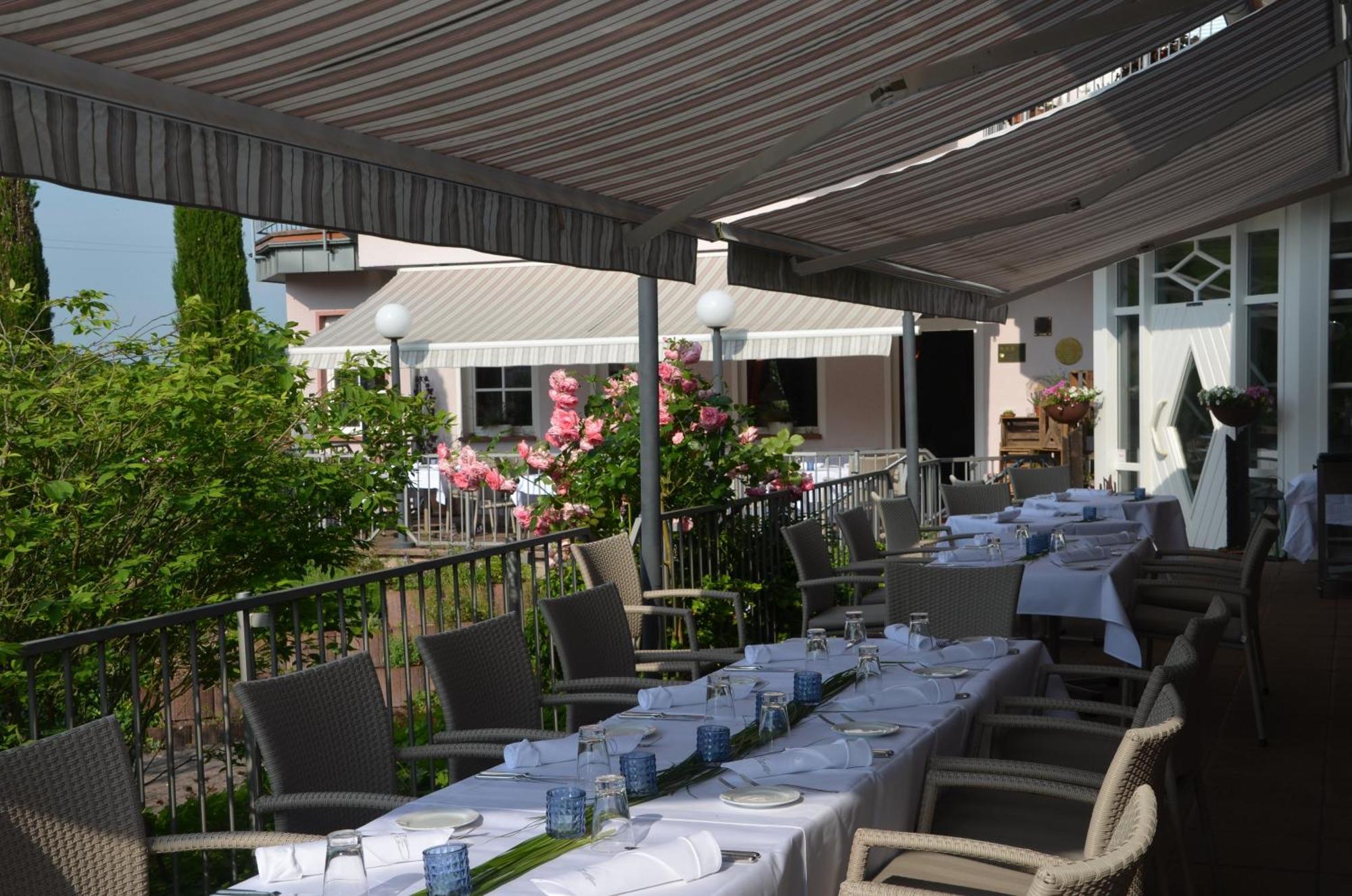Castell Hotel&Restaurant Leinsweiler Exterior foto
