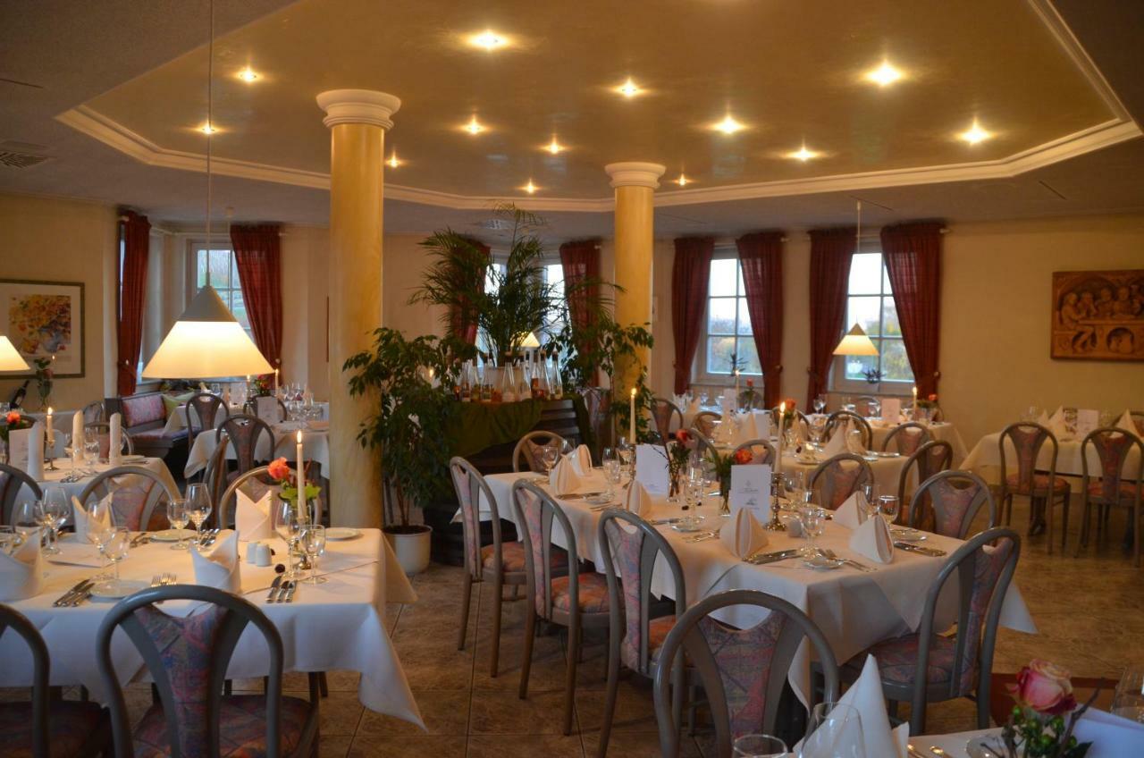 Castell Hotel&Restaurant Leinsweiler Exterior foto